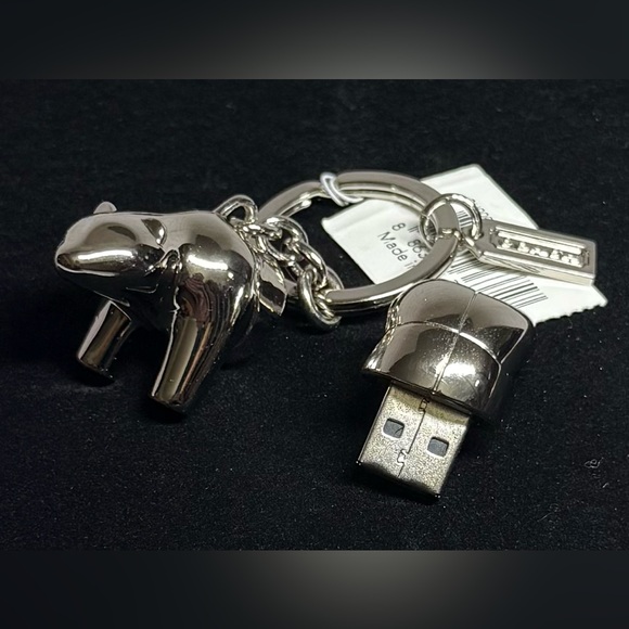 Coach USB Keychain Silver Gunmetal Bear with Metal Coach Hang Tag NWT - Picture 12 of 12